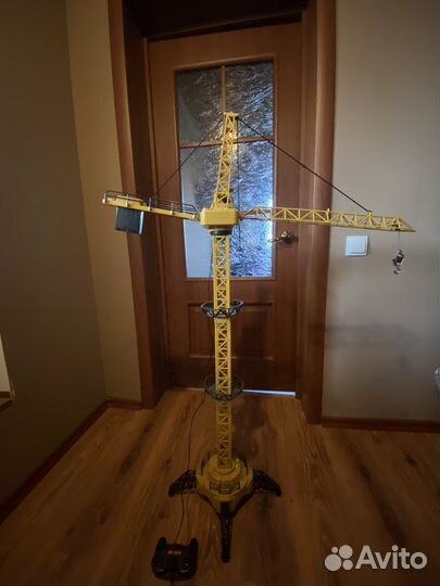 Подъемный кран игрушка