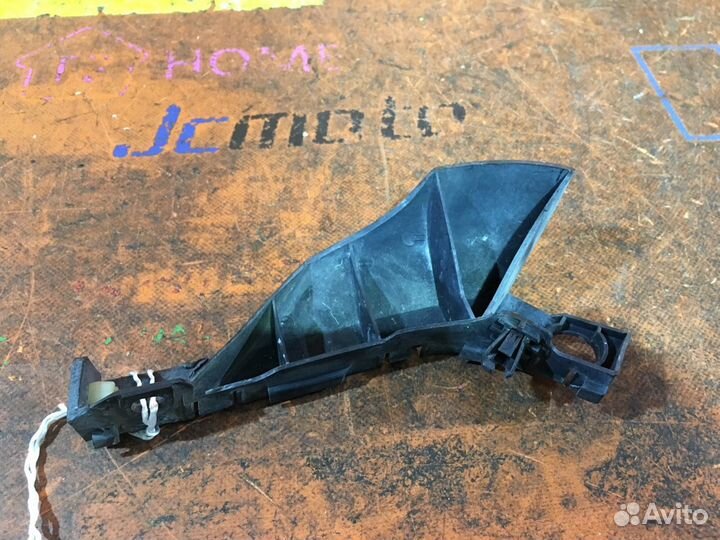 Крепление бампера Toyota Noah AZR60G (Переднее Правое)