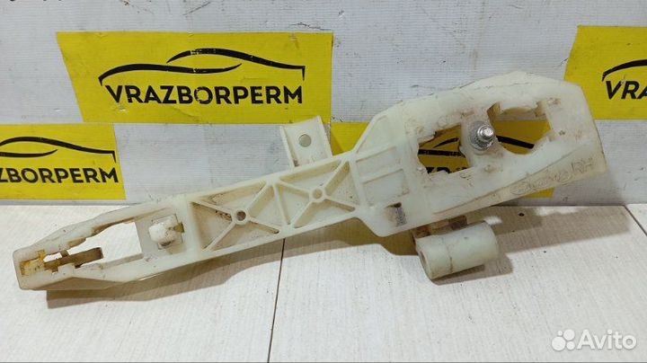 Кронштейн ручки двери правый Kia Rio