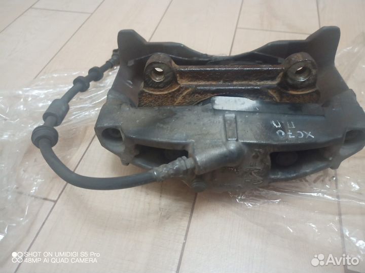 Суппорт передний правый Volvo XC 70 в сборе