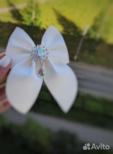 Белый бантик для волос