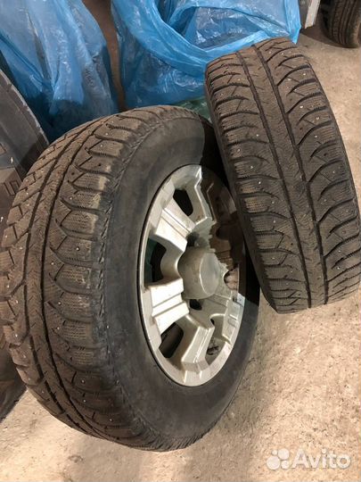 Bridgestone Ice Cruiser 7000 215/65 R16