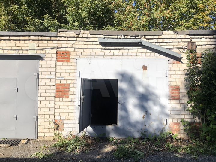 Гараж, > 30 м²