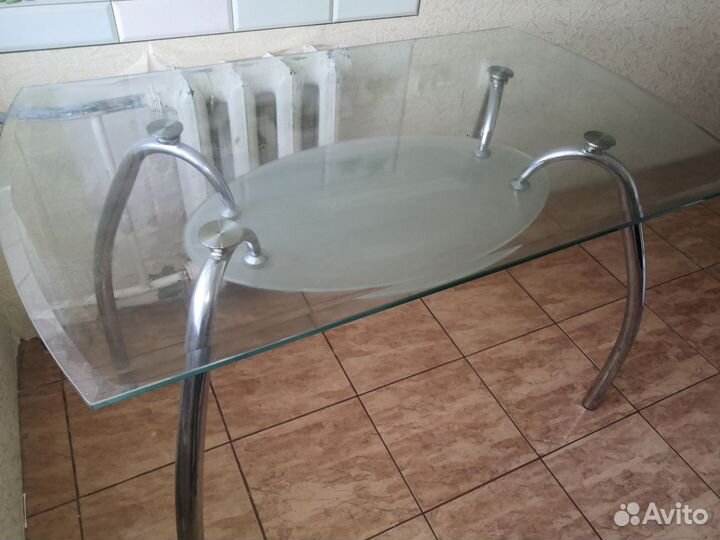 Кухонный стол стеклянный