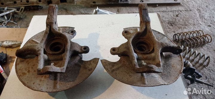 Кулак поворотный Suzuki Grand Vitara 1999г.в