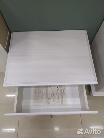 Тумба прикроватная