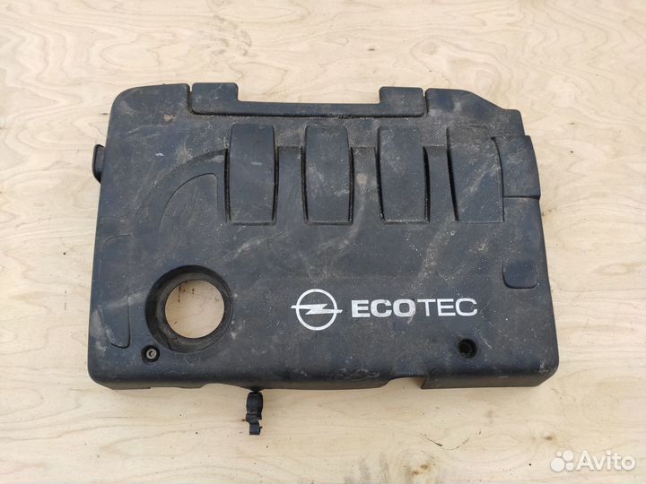 Крышка двигателя Z19DT на Опель Астра Н