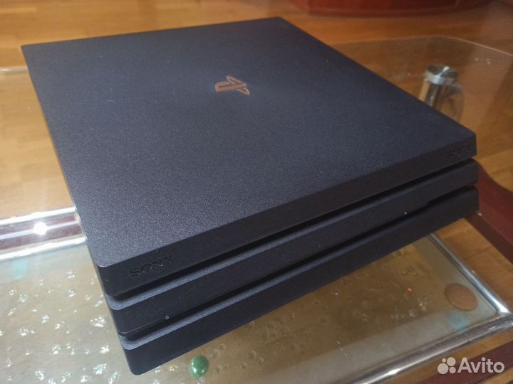 Sony PS4 PRO + 2 джойстика + игры