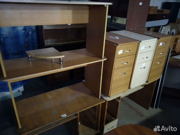 Стол бу.Диваны,кровати,шкафы.ст Комиссионка