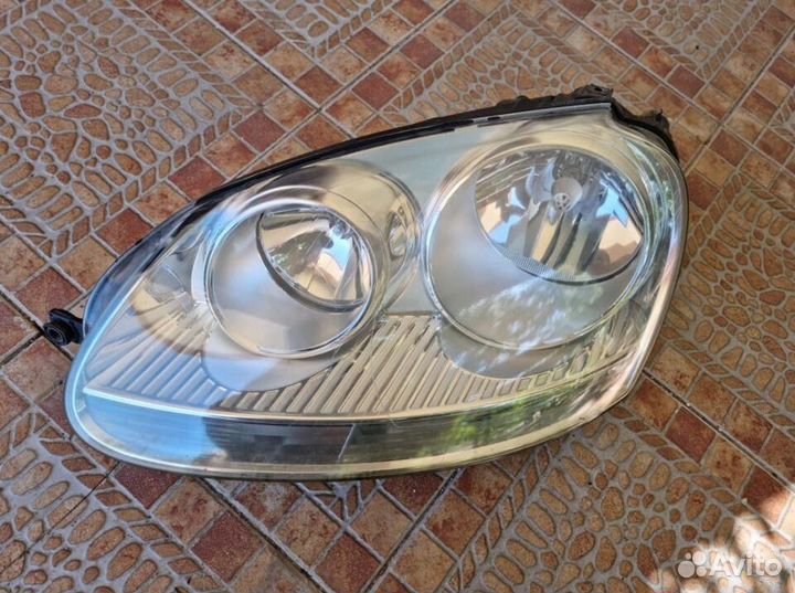 Фара Volkswagen Jetta V / Golf V