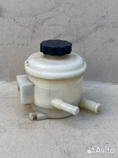 Бачок гура Hyundai Accent