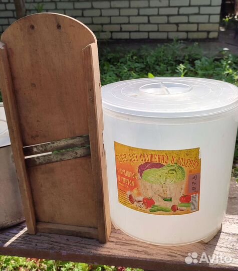 Кастрюли,тазы, бак и бидоны для хозяйства б/у