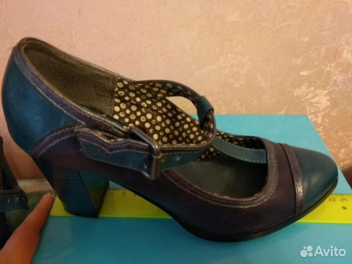 Тфли темно зеленого цвета с пряжкой 37 размер