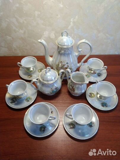 Сервиз кофейный / чайный. Фарфор. Югославия