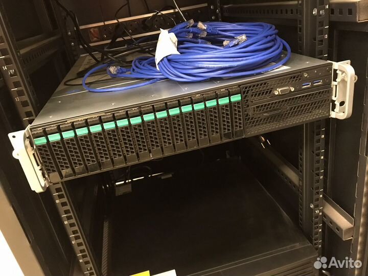 Сервер Intel R2208WT2YSR