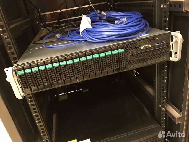 Сервер Intel R2208WT2YSR