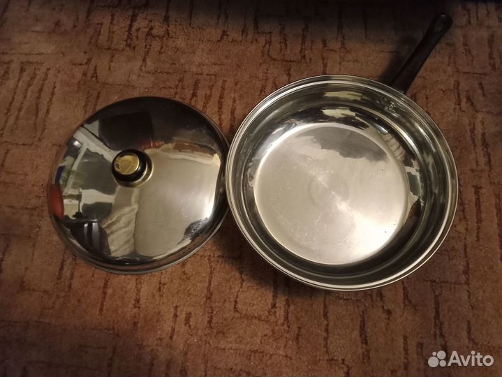 Новая сковорода с крышкой