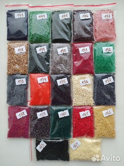 Бисер (Чехия) 50 г. и замочки для украшений