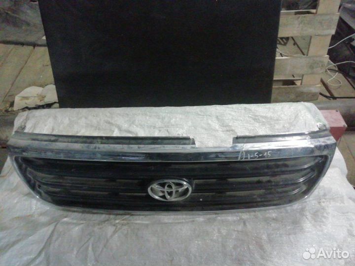 Решетка радиатора передняя Toyota Land Cruiser