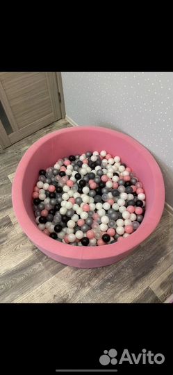 Сухой бассейн с шариками