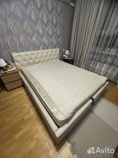 Кровать с матрасом 160 на 200