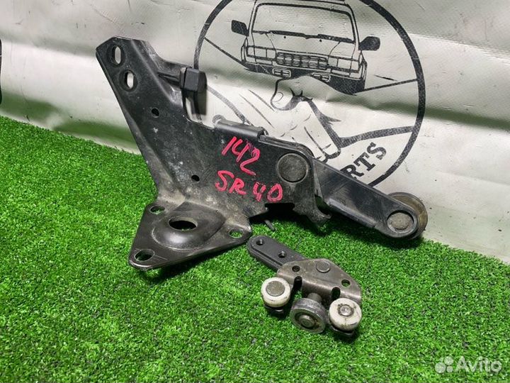 Петля двери задняя левая Toyota Lite Ace Noah SR40