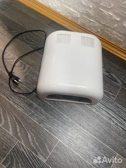 Лампа для ногтей