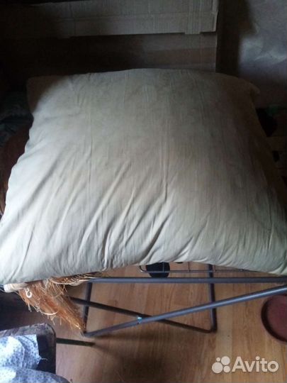 Подушка пуховая бу 65/60