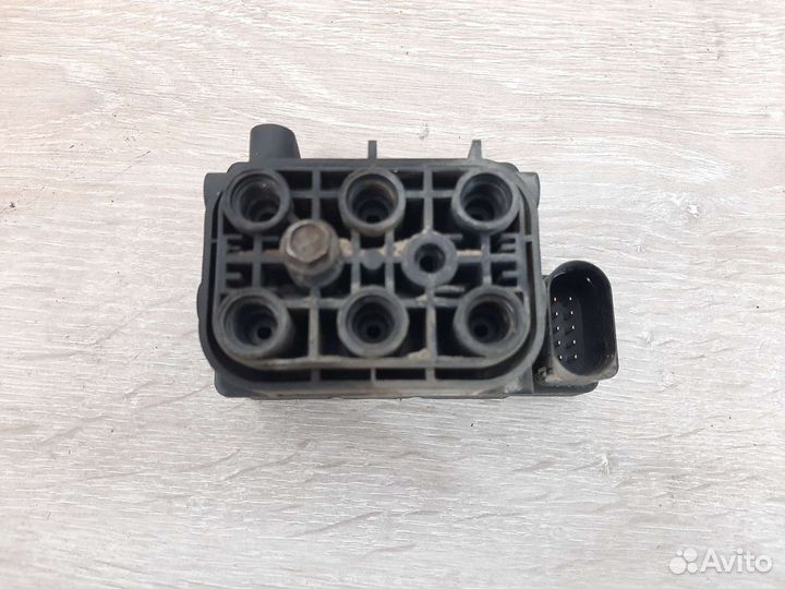 Блок клапанов пневмы Volkswagen Tuareg 1