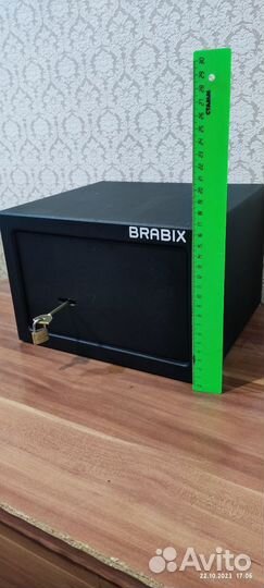 Сейф металлический