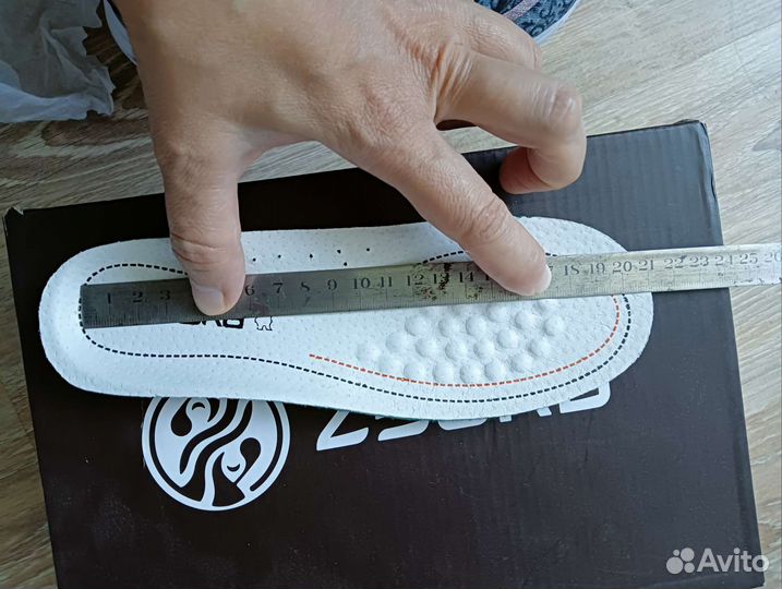 Кроссовки для девочки 34 размер новые