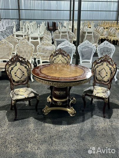 Комплект стол и стулья. В наличии