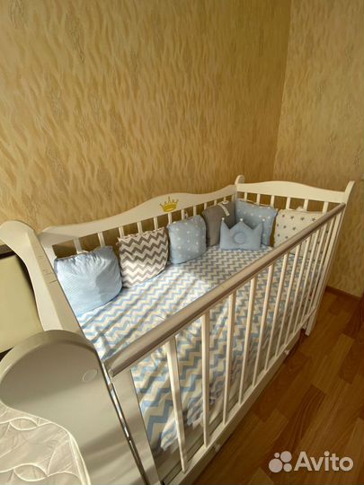 Детская кроватка с продольным маятником