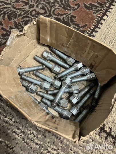 Проставки с удлиненными болтами 5х114,3 цо 66,1