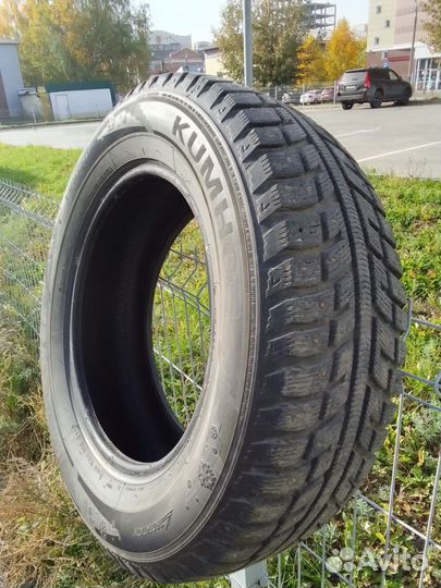 Kumho KRA01 215/65 R16 98