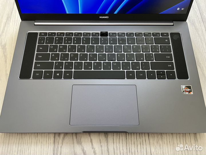 Huawei Matebook d16 Ryzen5/8/512