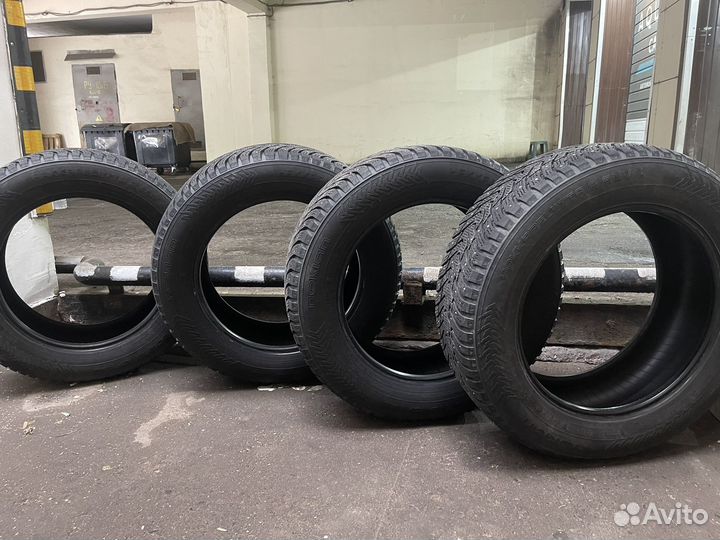 Nokian Tyres Hakkapeliitta 8 SUV 235/60 R18 107