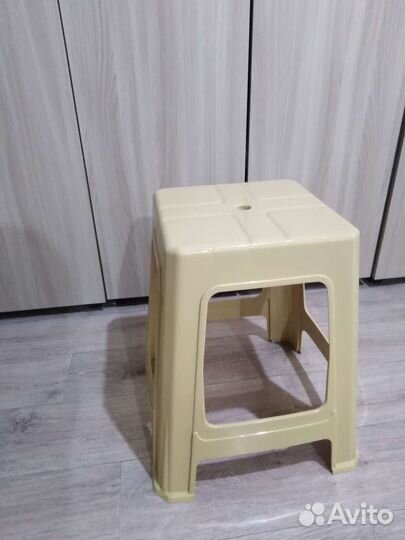 Стул-табурет пластиковый