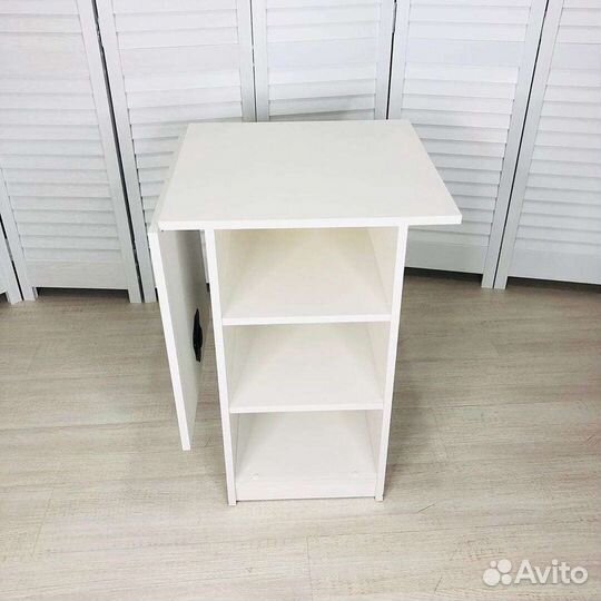 Маникюрный стол