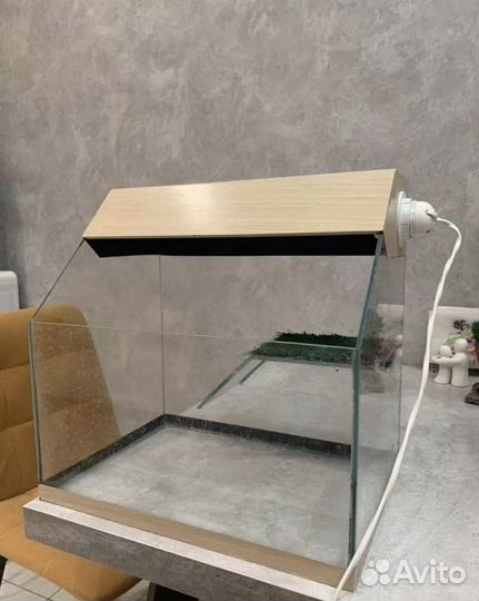 Аквариум с мостиком