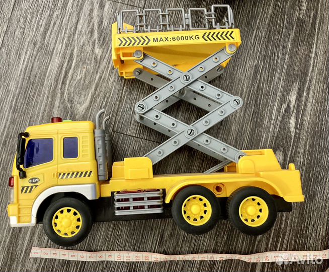 Машинка свет звук развивающая игрушка