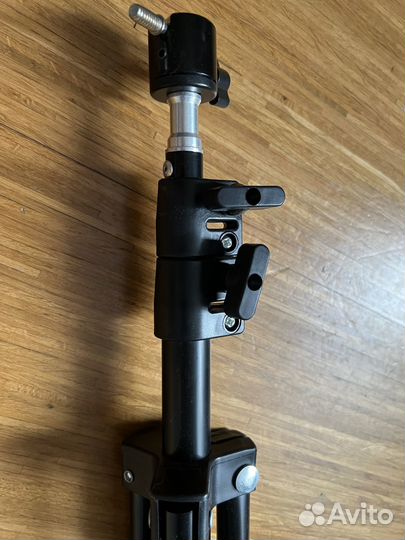 Кольцевая лампа с напольным штативом