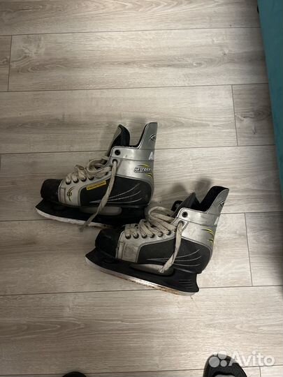 Коньки хоккейные