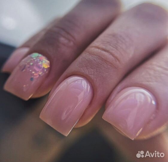 Модель на маникюр