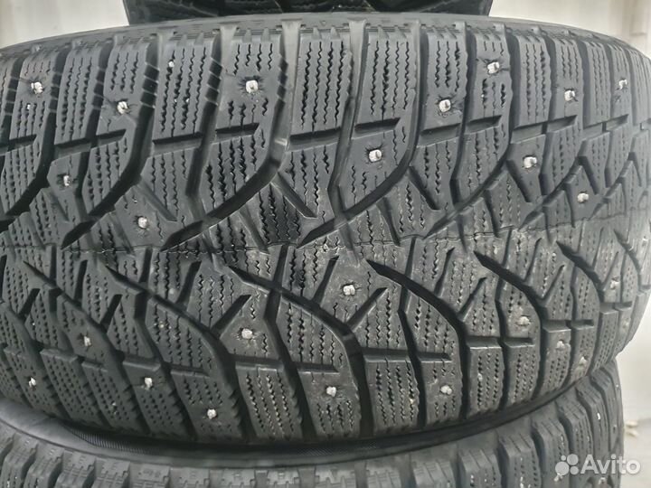 Bridgestone Blizzak Spike-02 235/45 R18 98T