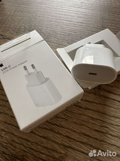 Блок быстрой зарядки iPhone 20w