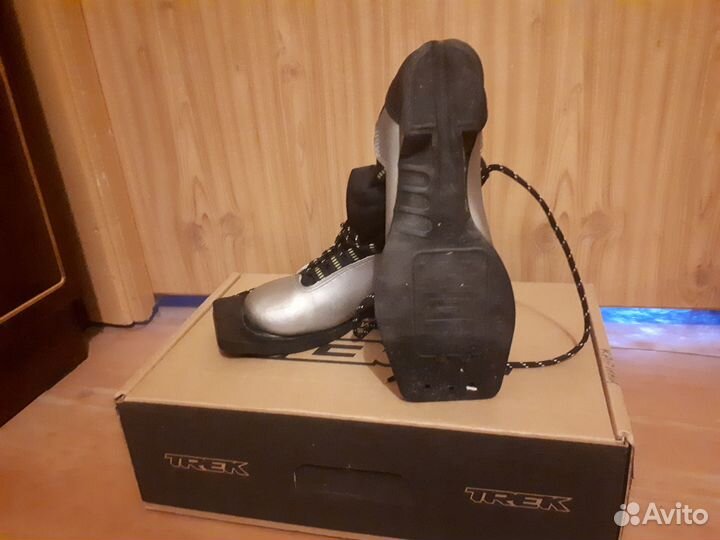 Лыжные ботинки 32