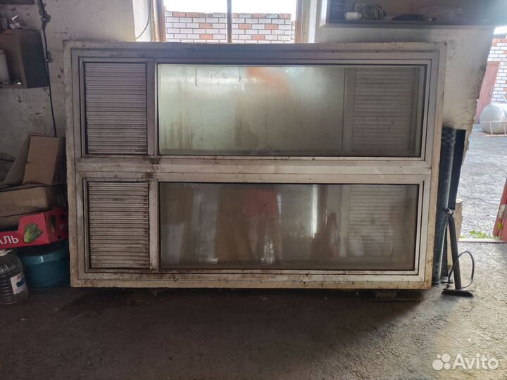 Дверь алюминиевая