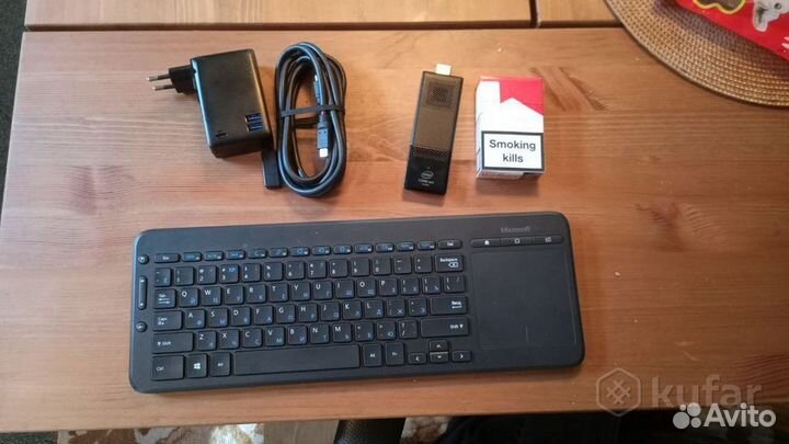 Микрокомпьютер Intel Compute Stick