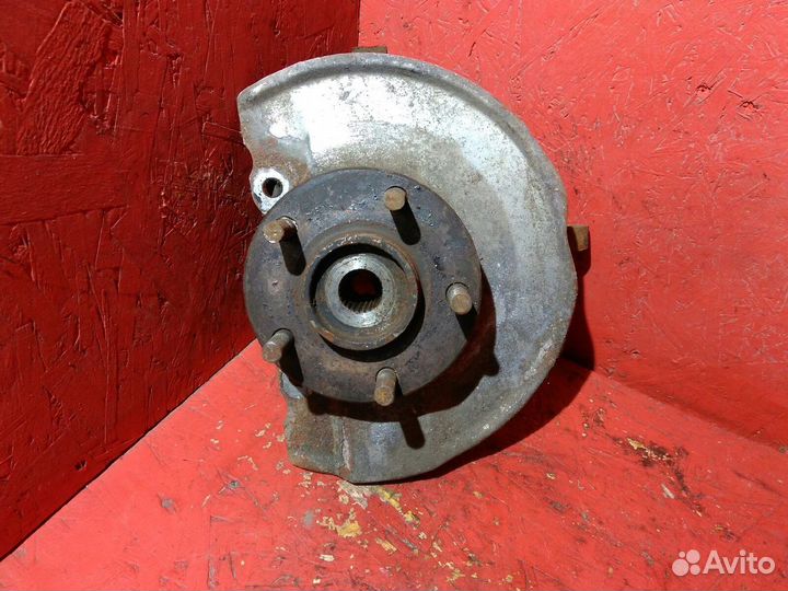 Кулак передний левый Митсубиси Аутлендер 1